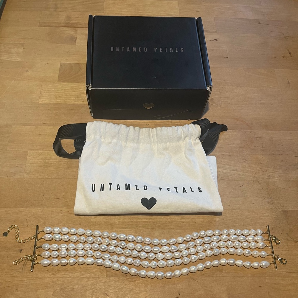 Untamed Petals Dunes Pearl Choker Necklace